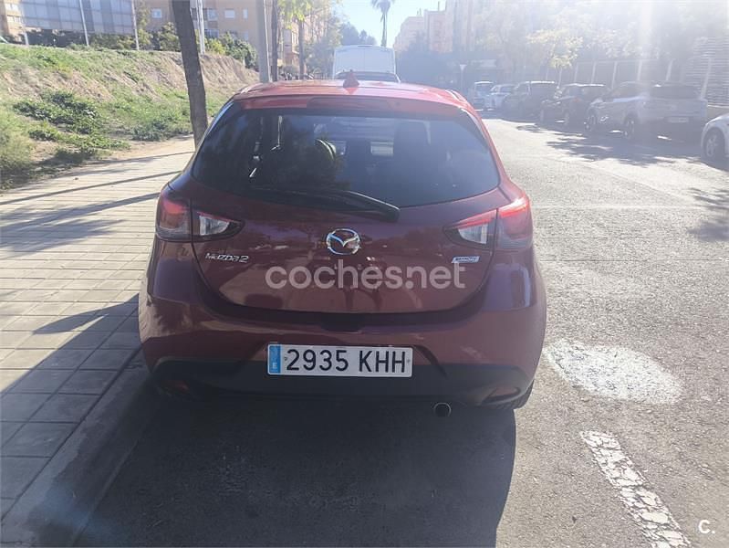 Usado Mazda 2 90 CV (66 kW) 2018 Rojo Berlina