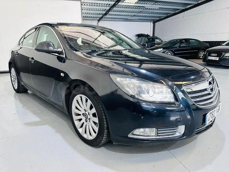 Usado Opel Insignia Selective 130 HP (95 kW) 2012 Cinzento Sedan
