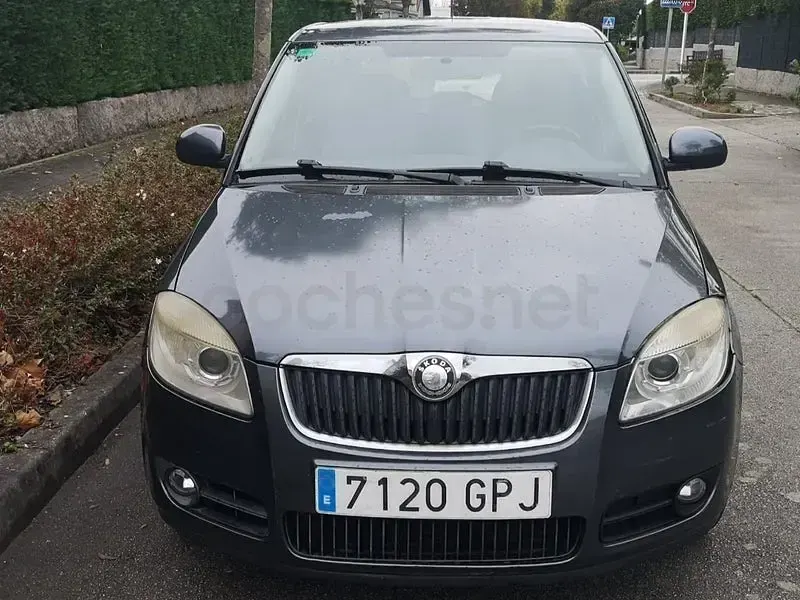 Usado Skoda Fabia Sport 105 CV (77 kW) 2009 Gris / plata Berlina