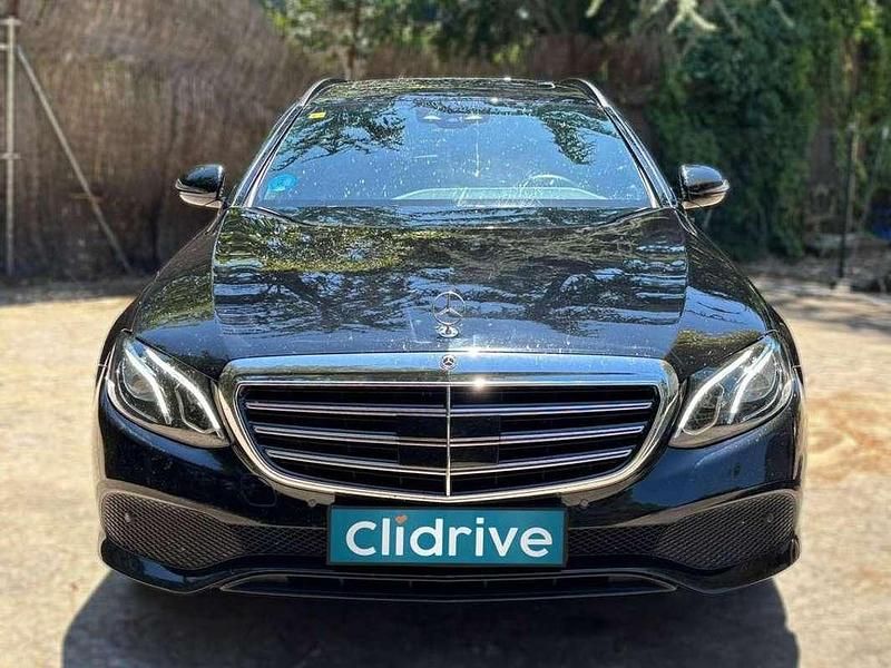 Usado Mercedes E300 194 CV (142 kW) 2019 Negro Familiar