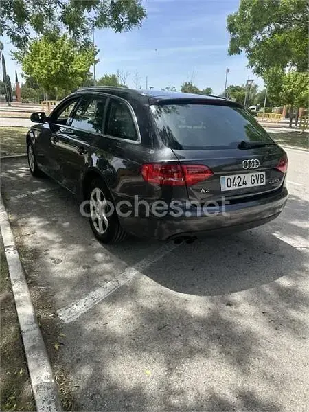Usado Audi A4 143 CV (105 kW) 2010 Negro Familiar