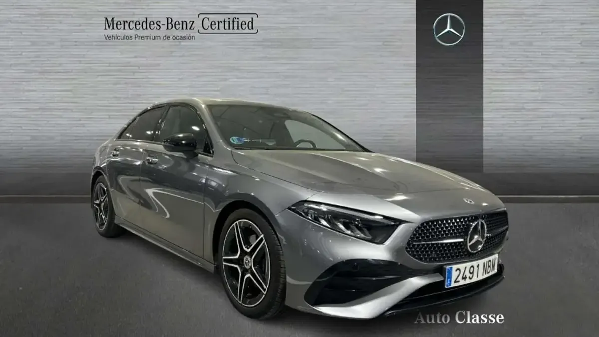 Usado Mercedes A180 136 CV (100 kW) 2025 Gris Berlina