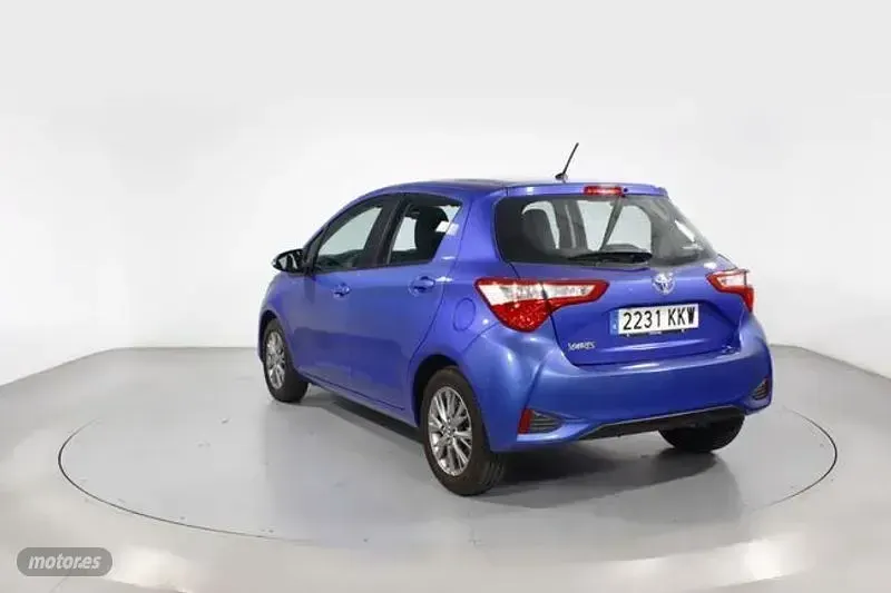 Usado Toyota Yaris Active 111 CV (81 kW) 2018 Azul Berlina