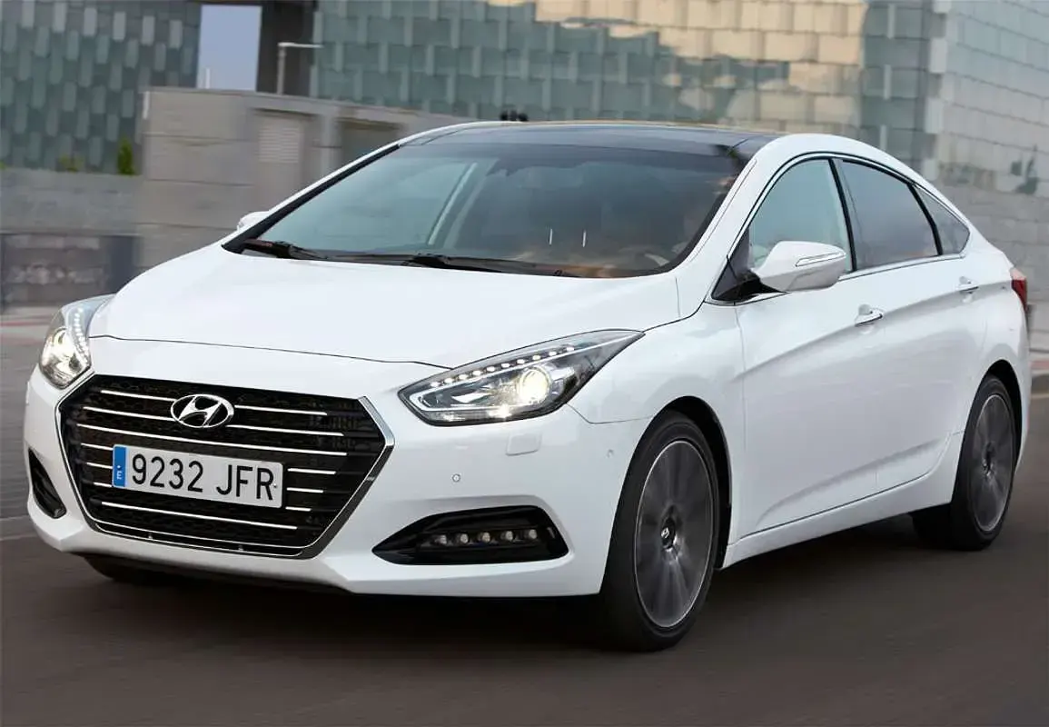 Usado Hyundai i40 GLS 136 CV (100 kW) 2012 Negro Familiar