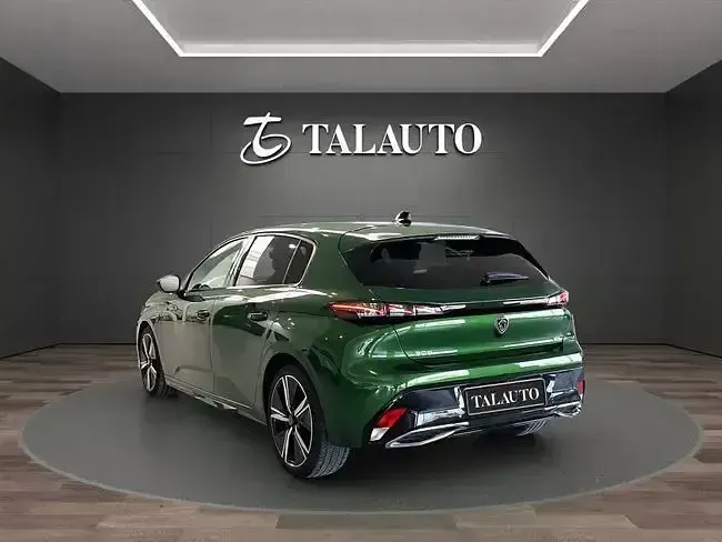 Usado Peugeot 308 GT 130 CV (95 kW) 2022 Verde Berlina
