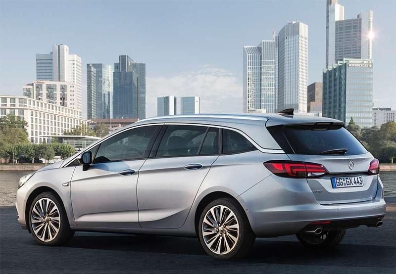 Usado Opel Astra Excellence 136 CV (100 kW) 2017 Plateado Familiar