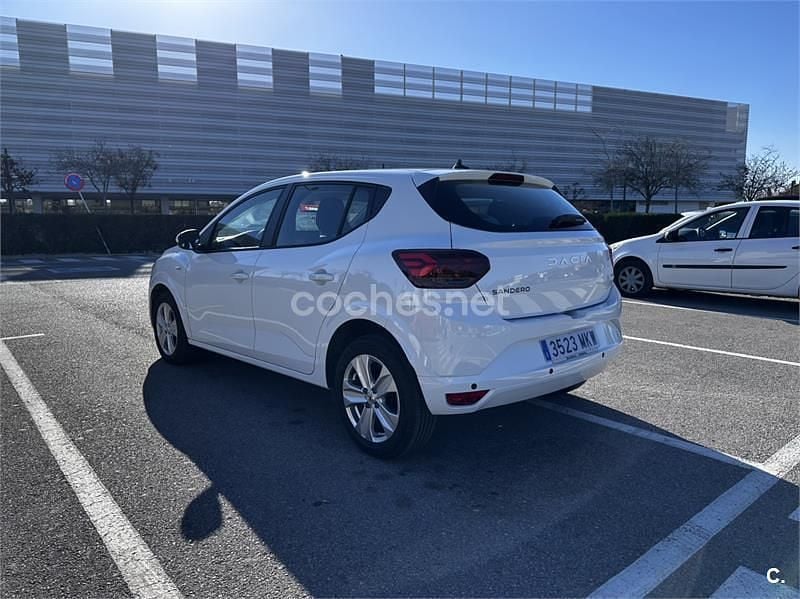 Usado Dacia Sandero Expression 101 CV (74 kW) 2023 Blanco Berlina