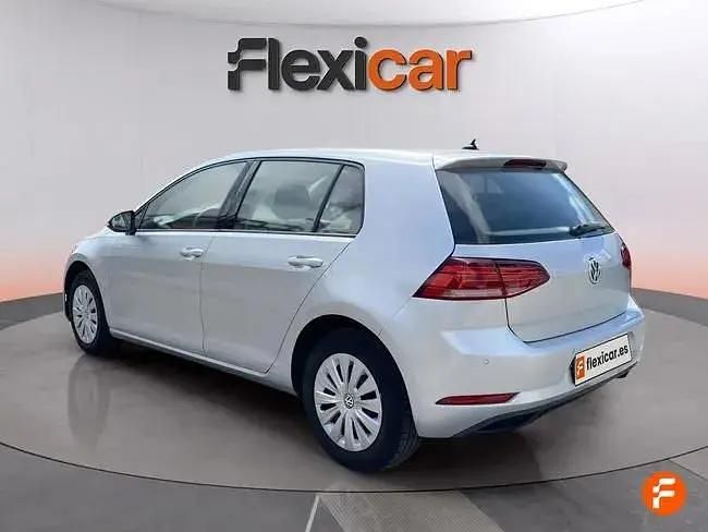 Usado VW Golf VII Advance 110 HP (80 kW) 2018 Cinzento Citadino