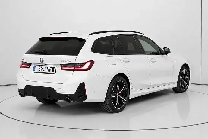 Usado BMW 330e Comfort Edition 292 CV (214 kW) 2025 Familiar