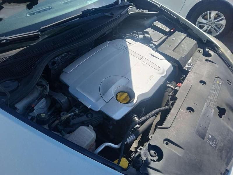 Usado Renault Laguna Coupé 150 CV (110 kW) 2009 Blanco Coupe