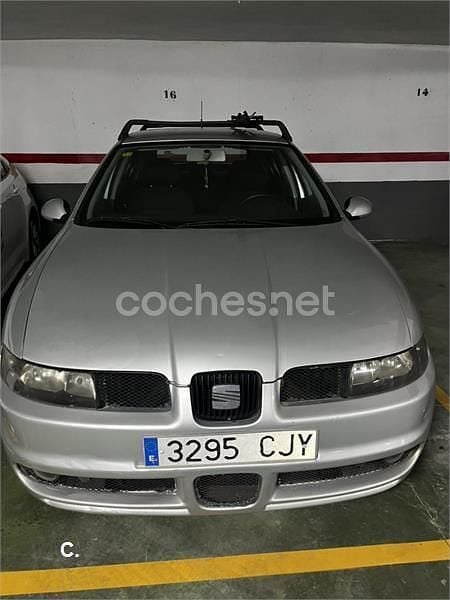 Usado Seat Leon 90 CV (66 kW) 2003 Gris / plata Utilitario