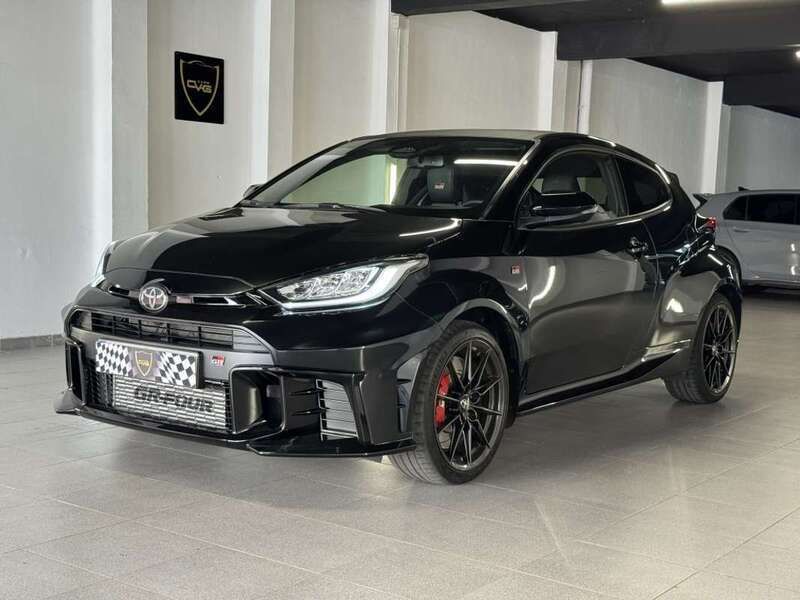 Negro Usado 2024 Toyota Yaris Utilitario | 48.400 € - Imagen 1/4