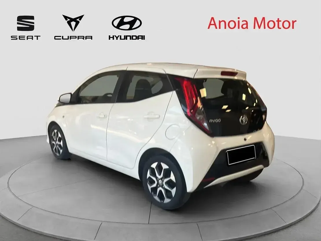 Usado Toyota Aygo X-play 72 CV (52 kW) 2019 Blanco Utilitario