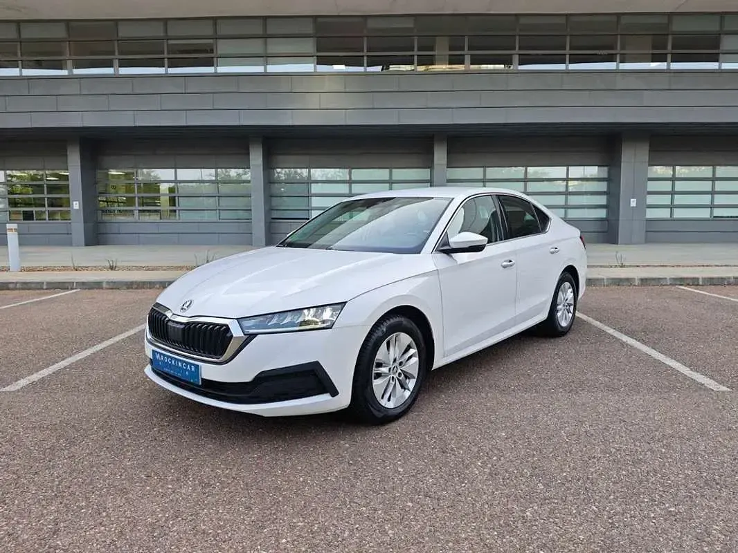 Usado Skoda Octavia Ambition 150 CV (110 kW) 2023 Blanco Utilitario