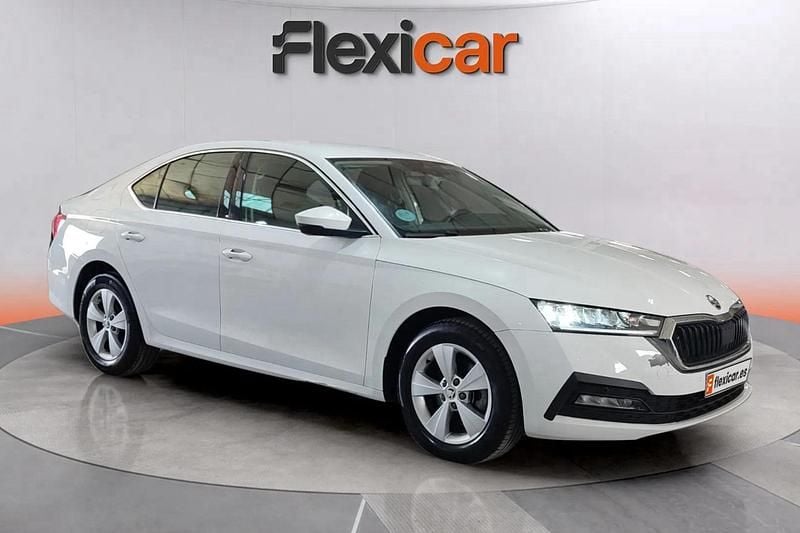 Blanco Usado 2021 Skoda Octavia Ambition Berlina | 16.990 € (Buen precio) - Imagen 1/4