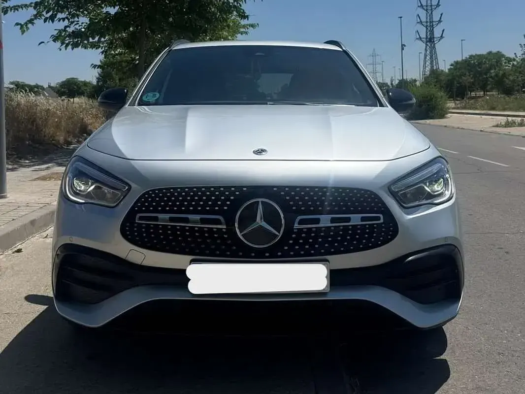 Usado Mercedes GLA200 150 CV (110 kW) 2023 Gris SUV