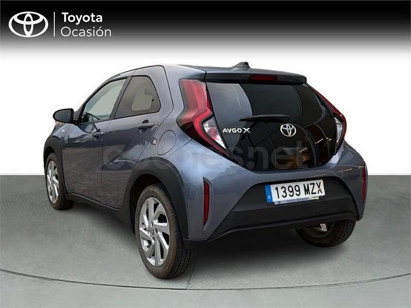 Usado Toyota Aygo X Play 72 CV (52 kW) 2025 Gris / plata SUV