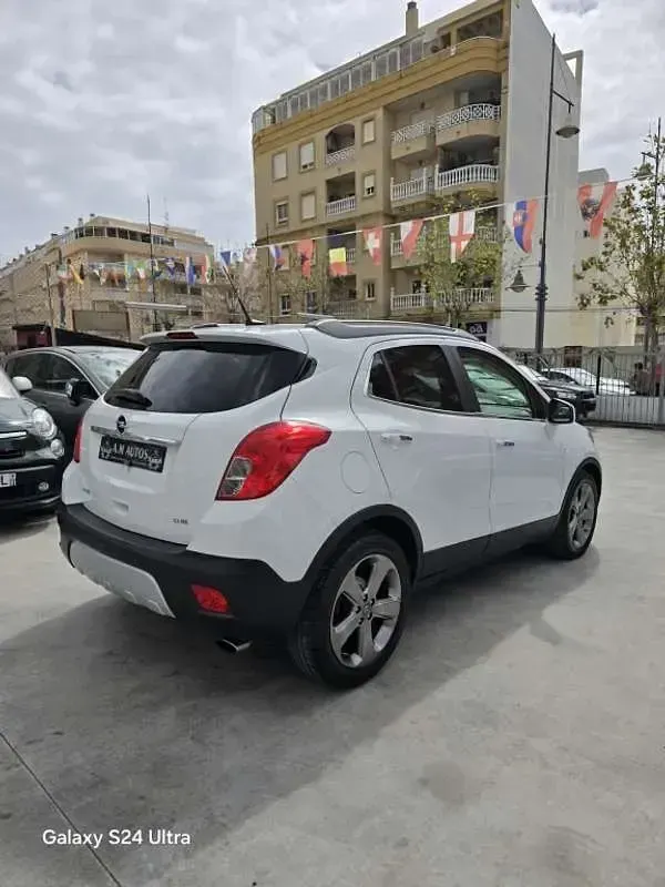 Usado Opel Mokka 131 CV (96 kW) 2013 Blanco SUV