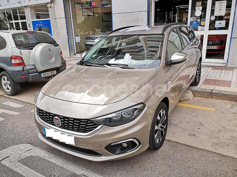 Usado Fiat Tipo Business 95 CV (69 kW) 2019 Beige Familiar