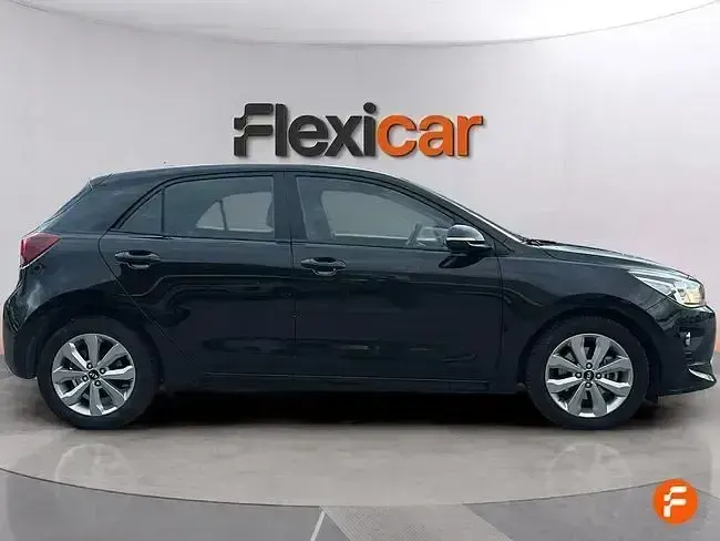 Usado Kia Rio 100 CV (73 kW) 2021 Negro Berlina
