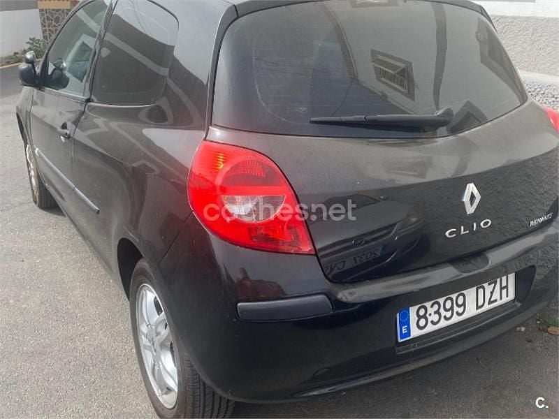 Negro Usado 2006 Renault Clio II Berlina | 3250 € (Precio justo) - Imagen 1/3