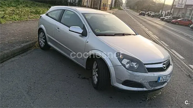 Usado Opel Astra GTC Enjoy 90 CV (66 kW) 2007 Gris / plata Berlina