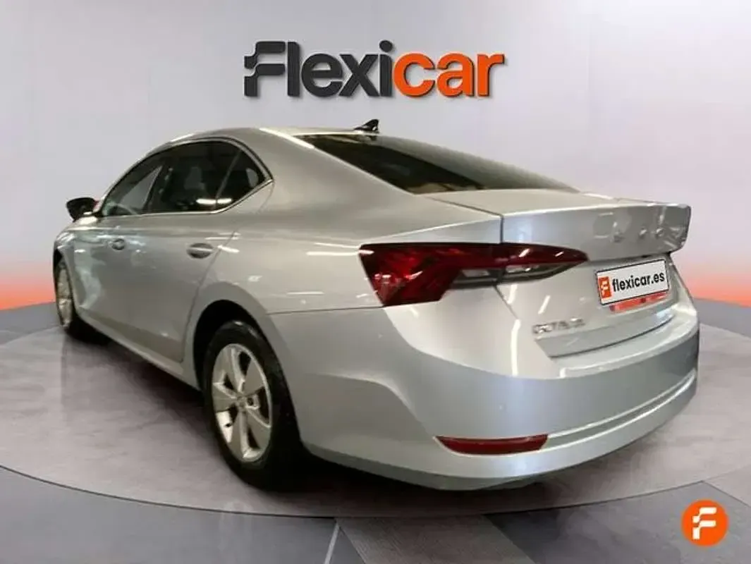 Usado Skoda Octavia Ambition 116 CV (85 kW) 2022 Gris Utilitario