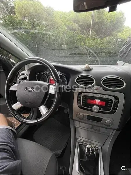 Usado Ford Focus Trend 100 CV (73 kW) 2010 Negro Berlina