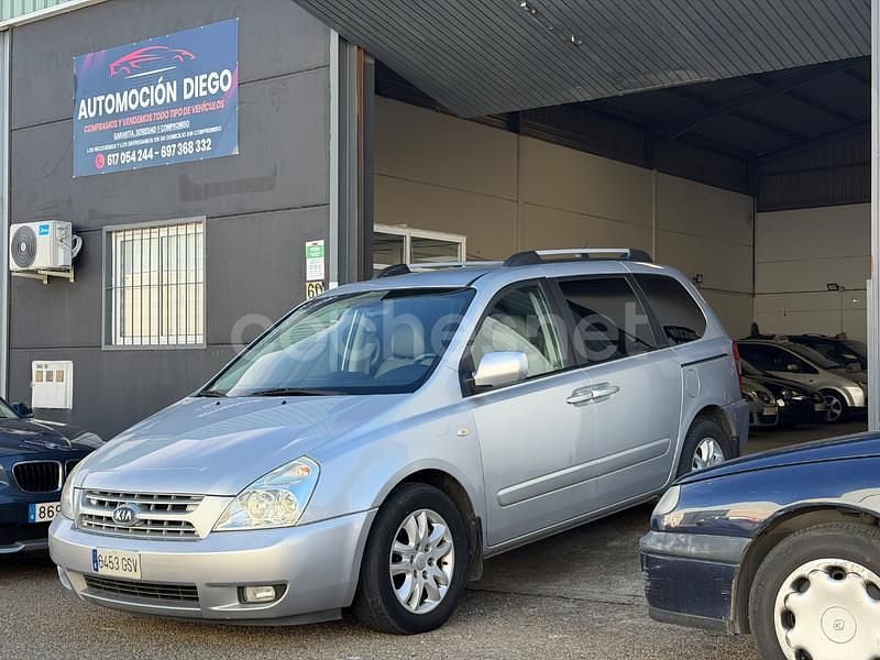 Gris / plata Usado 2009 Kia Carnival Monovolumen | 4700 € (Precio justo) - Imagen 1/4