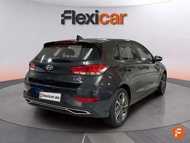 Usado Hyundai i30 120 CV (88 kW) 2023 Gris Berlina