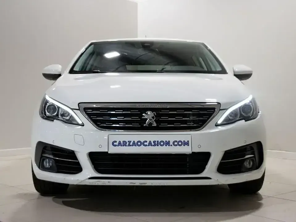 Usado Peugeot 308 Allure 110 CV (80 kW) 2019 Blanco Berlina