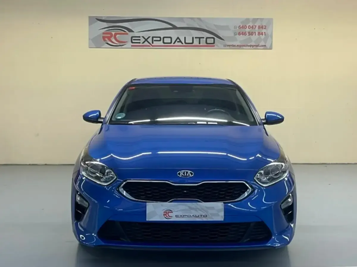 Usado Kia Ceed 100 CV (73 kW) 2019 Azul Utilitario