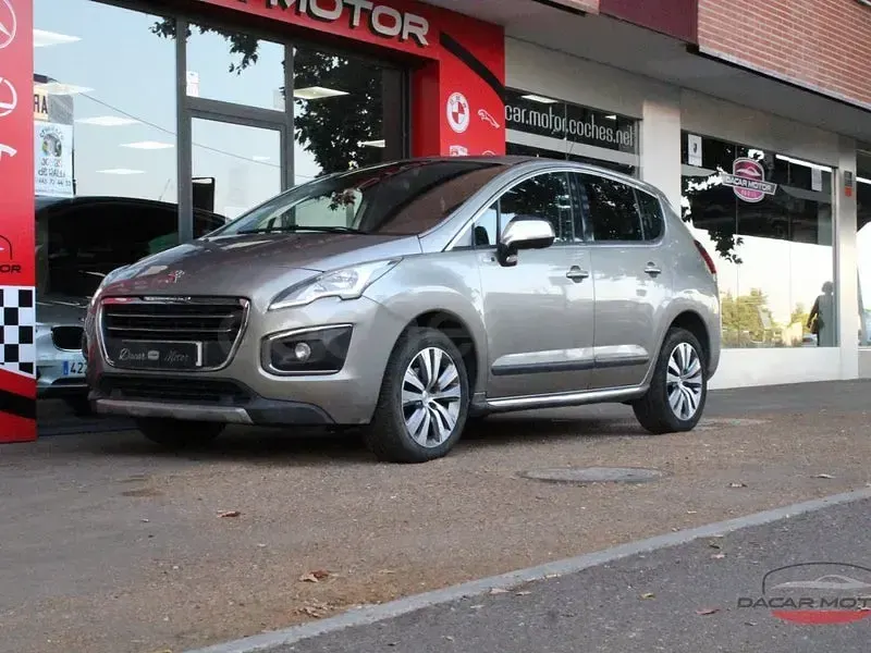 Usado Peugeot 3008 Style 120 CV (88 kW) 2015 Gris / plata Familiar