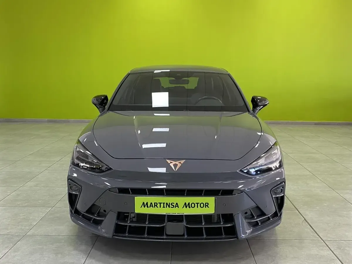 Usado Cupra Leon 150 CV (110 kW) 2025 Gris / plata Berlina