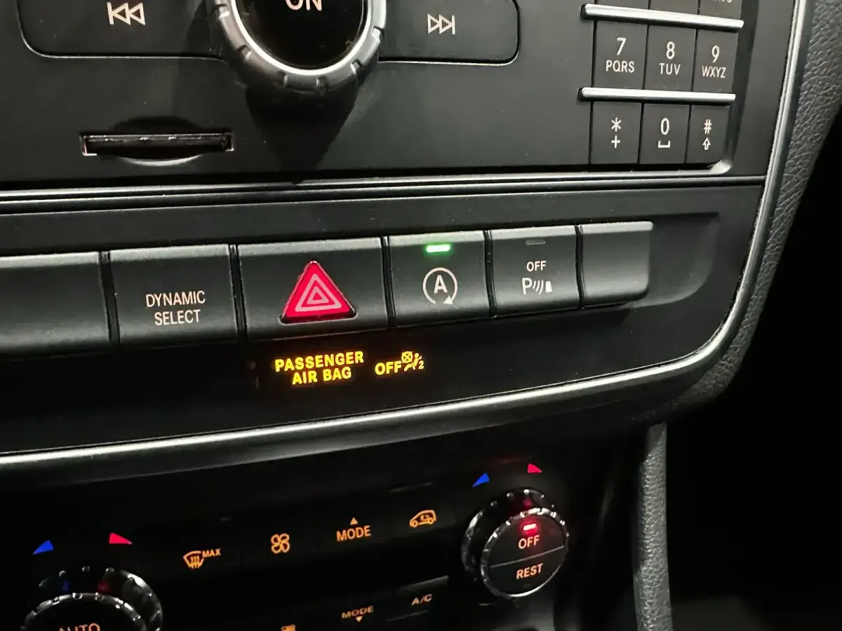 Usado Mercedes GLA200 AMG line 136 CV (100 kW) 2016 Negro SUV