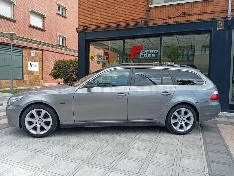 Usado BMW 525 197 CV (144 kW) 2008 Gris / plata Familiar
