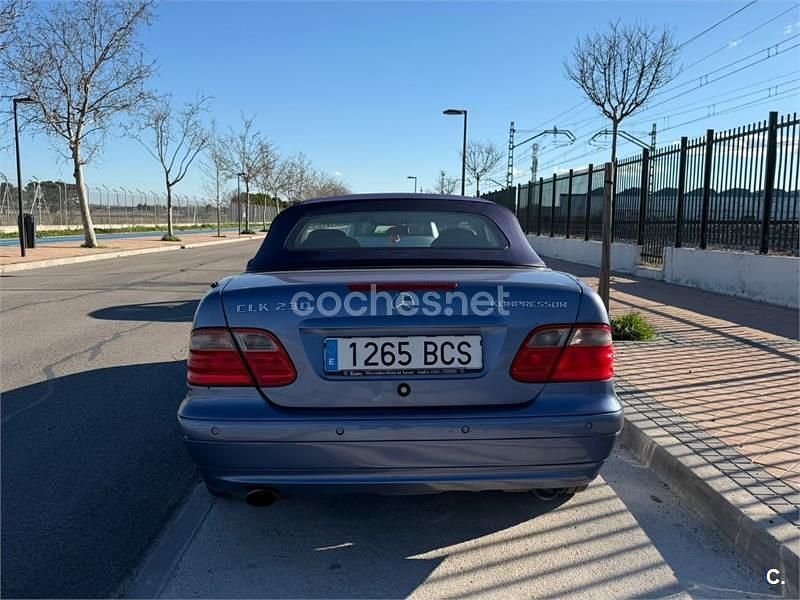 Usado Mercedes CLK230 Elegance 193 CV (141 kW) 2000 Azul Descapotable