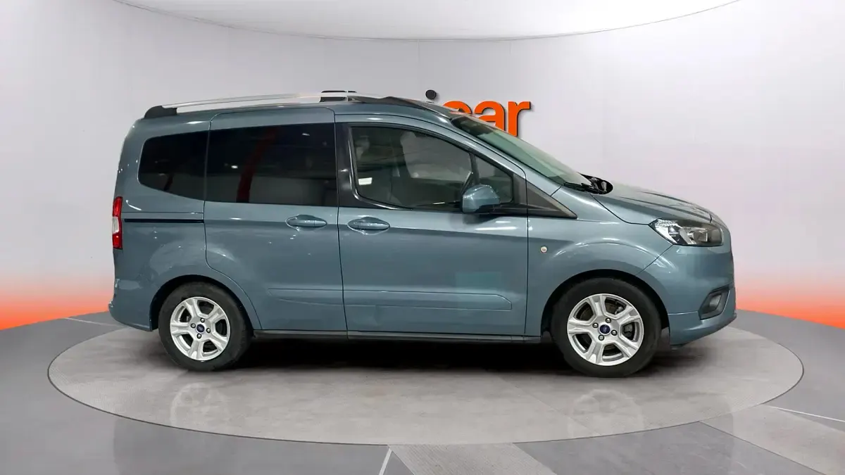 Usado Ford Tourneo Courier Trend 100 CV (73 kW) 2019 Gris Monovolumen
