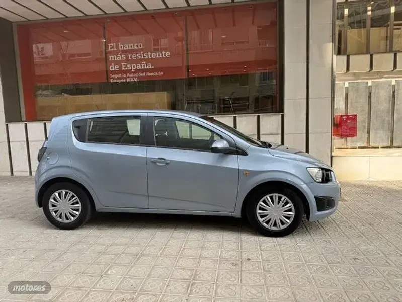 Usado Chevrolet Aveo LS 84 CV (61 kW) 2012 Gris Berlina