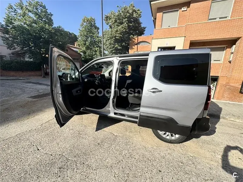 Usado Peugeot Rifter Active 100 CV (73 kW) 2020 Gris / plata Monovolumen