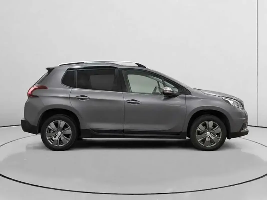 Usado Peugeot 2008 Style 82 CV (60 kW) 2017 Gris SUV