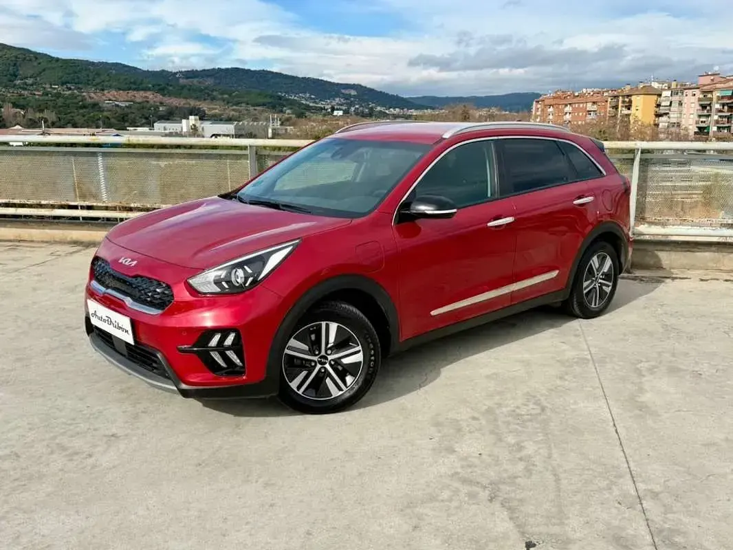 Usado Kia Niro 141 CV (103 kW) 2022 Burdeos SUV