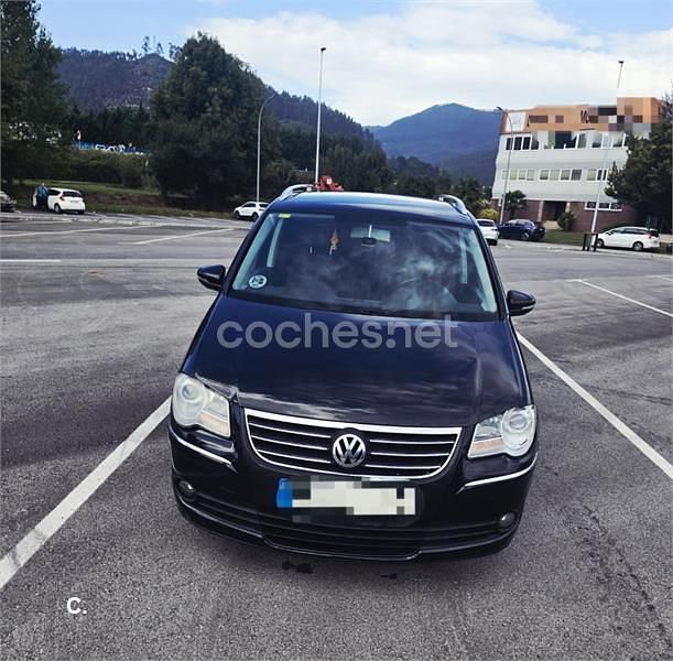 Usado VW Touran Highline 140 CV (102 kW) 2008 Negro Monovolumen