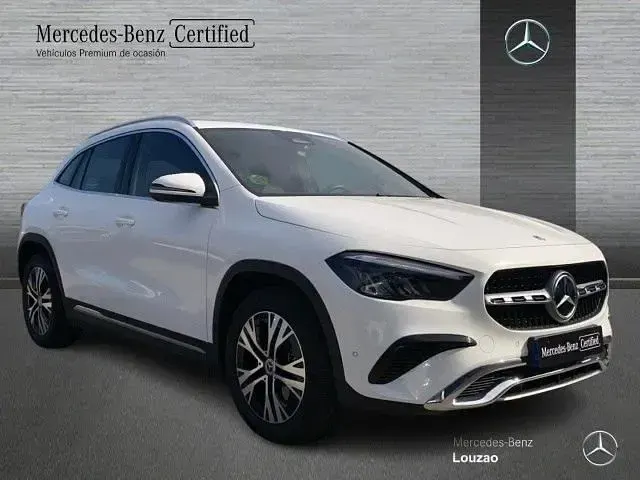 Usado Mercedes GLA200 150 CV (110 kW) 2024 Blanco polar SUV