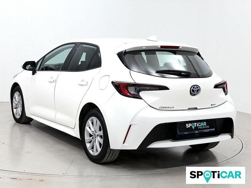 Usado Toyota Corolla Active 140 CV (102 kW) 2024 Blanco Berlina