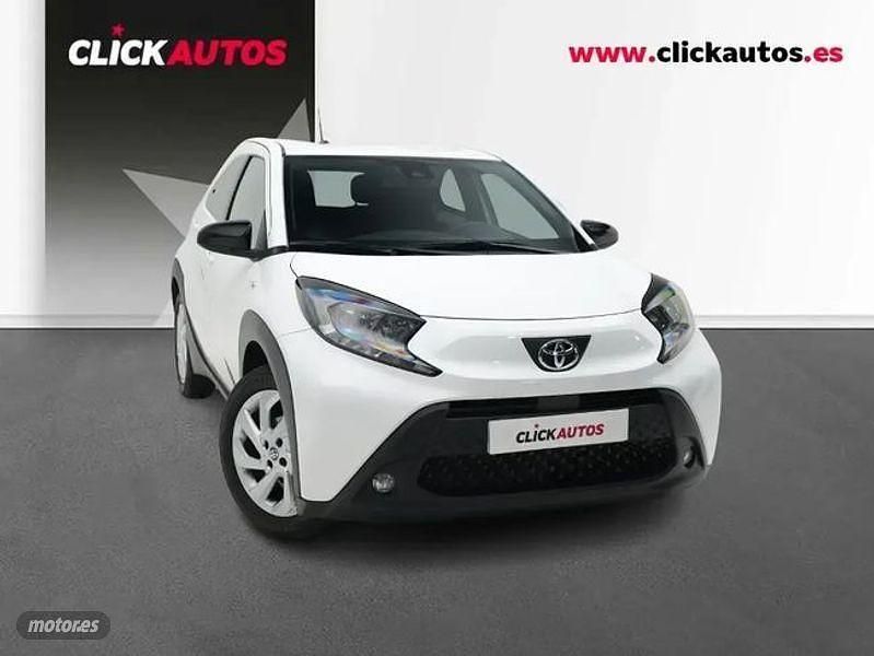 Usado Toyota Aygo X Play 72 CV (52 kW) 2025 Blanco SUV