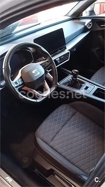 Usado Seat Leon FR 150 CV (110 kW) 2021 Blanco Familiar