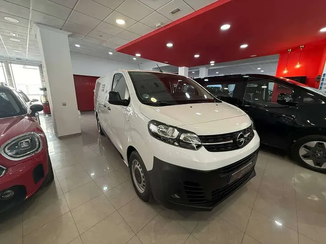 Usado Opel Vivaro-e Combi S 102 CV (75 kW) 2023 Blanco Monovolumen