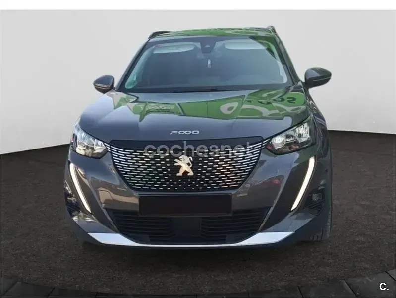 Usado Peugeot 2008 Allure 110 CV (80 kW) 2021 Gris / plata SUV