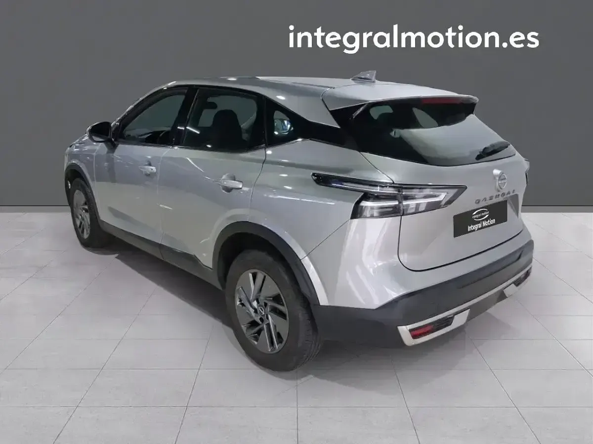 Usado Nissan Qashqai Acenta 158 CV (116 kW) 2024 Gris SUV